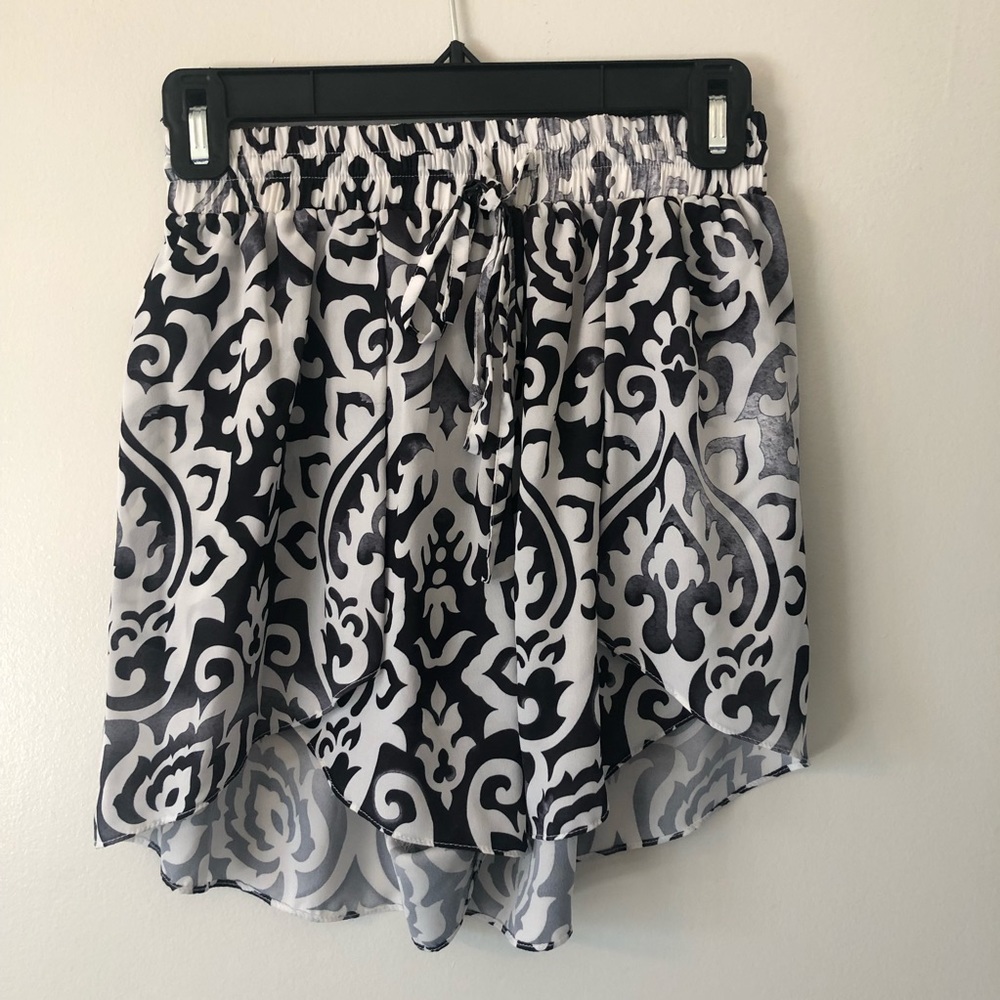 Black & white Sabo Skirt shorts